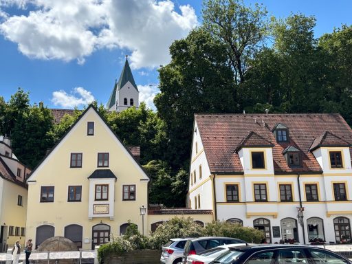 Parken am Fuße des Domberges